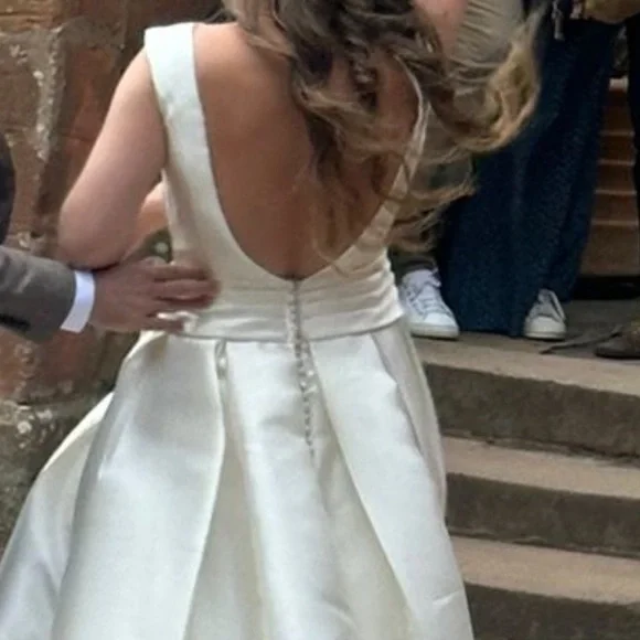 Rosa Clara Ivory Wedding Dress with Bustle and Bow - Picture 3 of 5